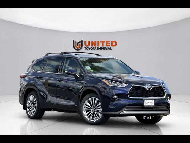 2026 Toyota Highlander Hybrid Platinum