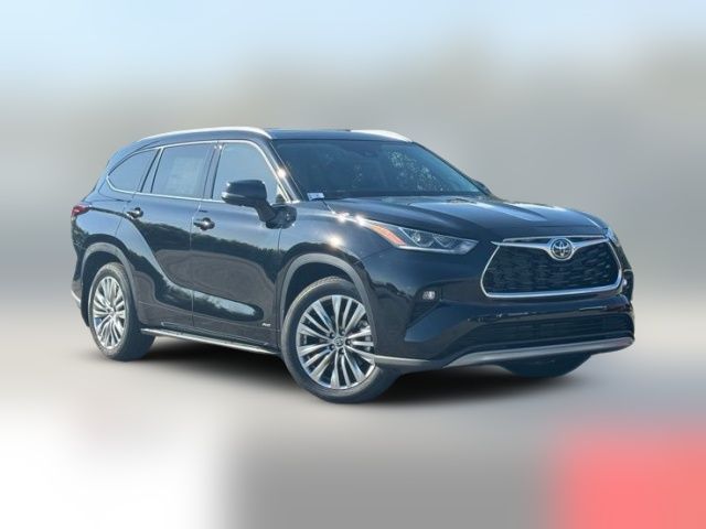 2026 Toyota Highlander Hybrid Platinum