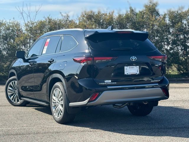 2026 Toyota Highlander Hybrid Platinum