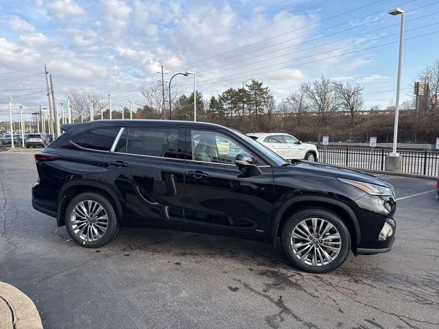 2026 Toyota Highlander Hybrid Platinum