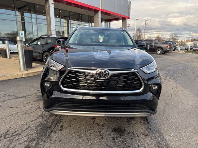 2026 Toyota Highlander Hybrid Platinum