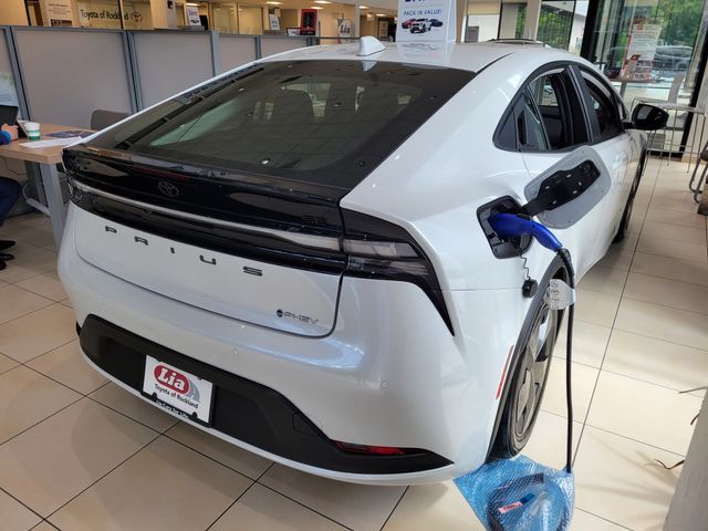 2026 Toyota Prius Plug-In Hybrid SE