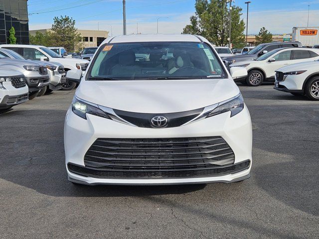 2026 Toyota Sienna LE
