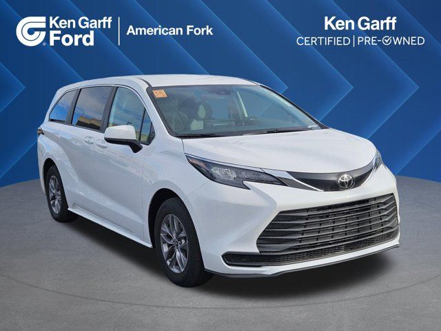 2026 Toyota Sienna LE