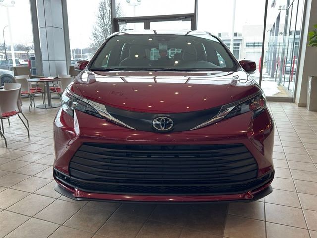 2026 Toyota Sienna LE