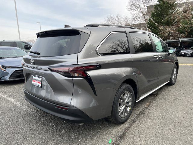 2026 Toyota Sienna LE