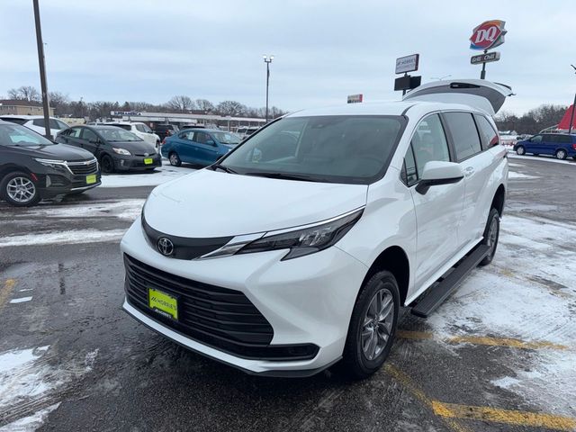 2026 Toyota Sienna LE