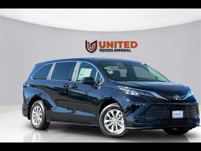 2026 Toyota Sienna LE