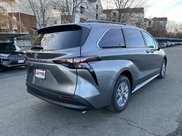 2026 Toyota Sienna LE