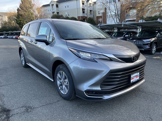 2026 Toyota Sienna LE