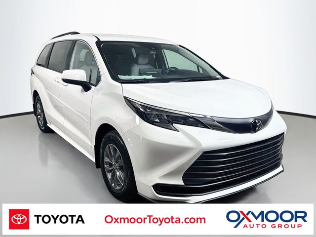 2026 Toyota Sienna LE