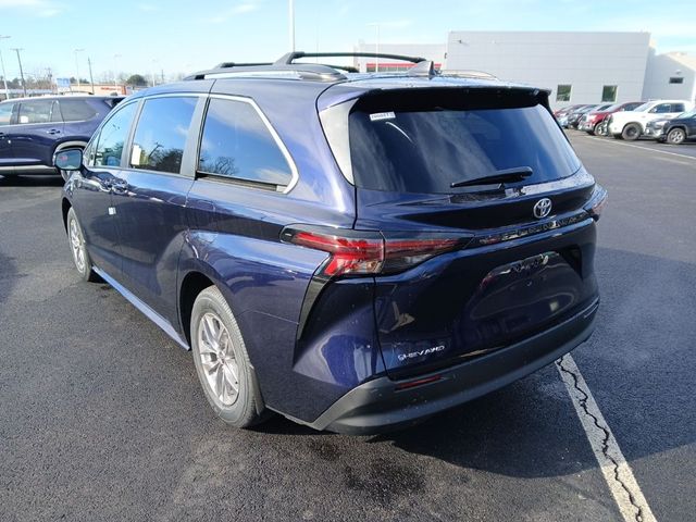 2026 Toyota Sienna LE
