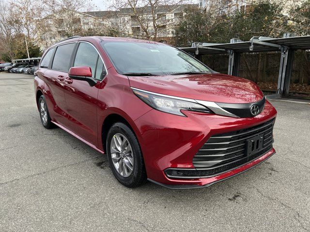 2026 Toyota Sienna LE