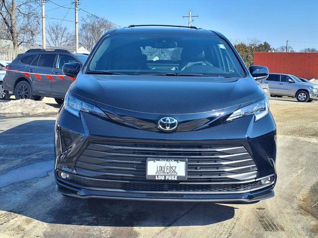 2026 Toyota Sienna Woodland Edition