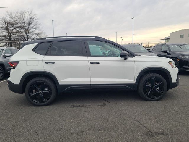 2026 Volkswagen Taos SE Black