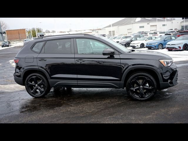 2026 Volkswagen Taos SE Black