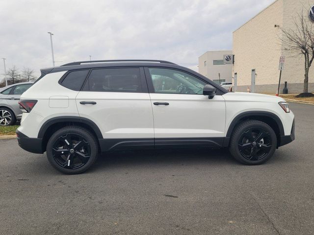 2026 Volkswagen Taos SE Black