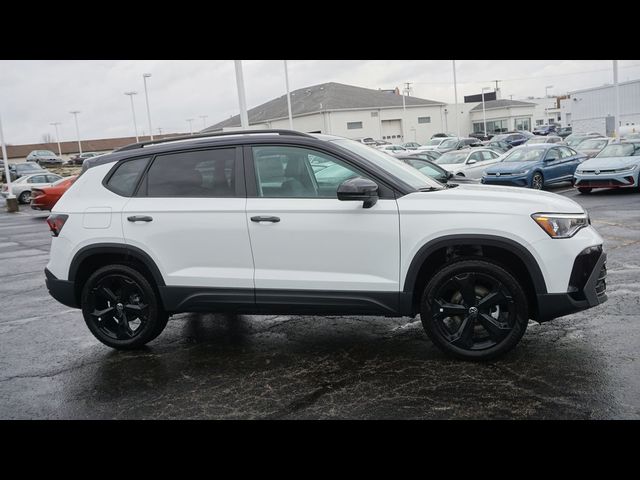 2026 Volkswagen Taos SE Black