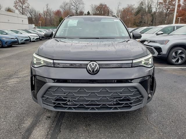 2026 Volkswagen Taos SE Black