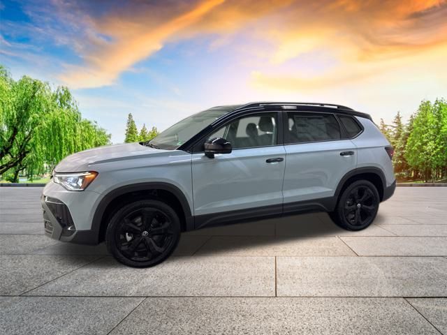 2026 Volkswagen Taos SE Black