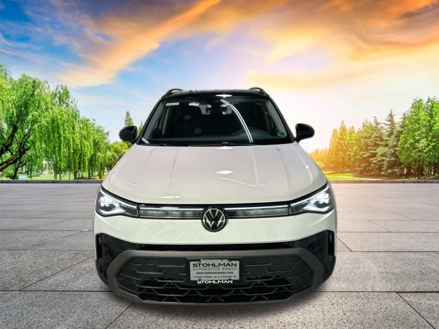 2026 Volkswagen Taos SE Black