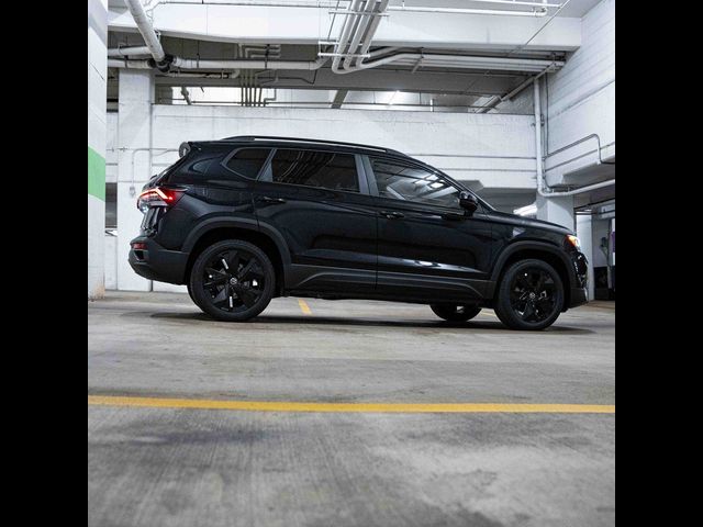 2026 Volkswagen Taos SE Black