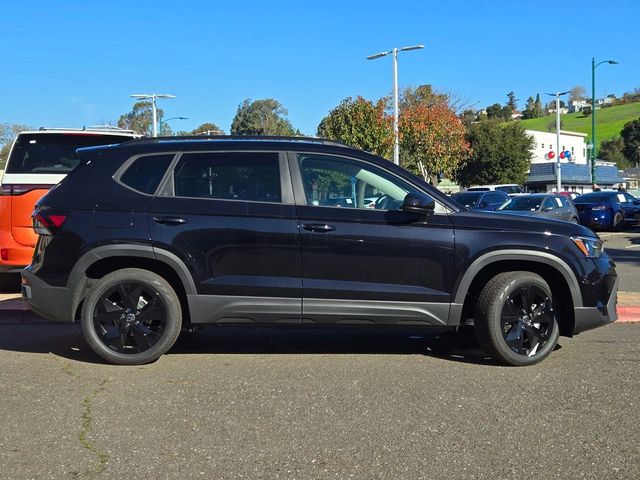 2026 Volkswagen Taos SE Black