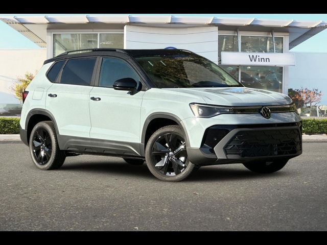 2026 Volkswagen Taos SE Black