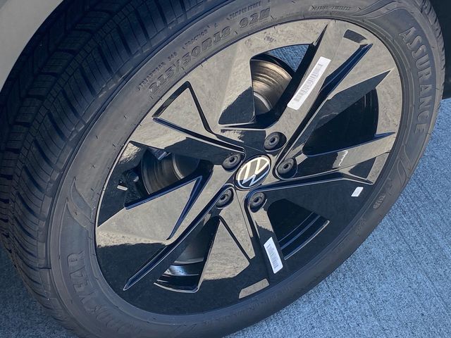 2026 Volkswagen Taos SE Black