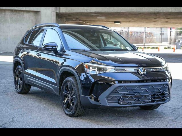 2026 Volkswagen Taos SE Black