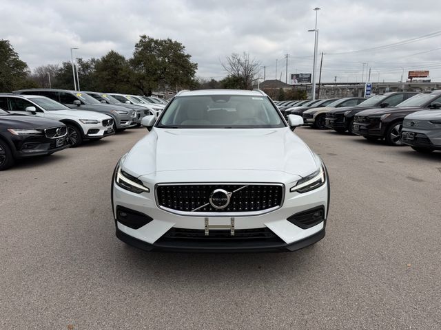 2026 Volvo V60 Cross Country Plus