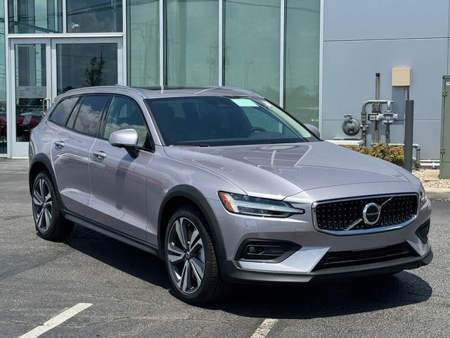 2026 Volvo V60 Cross Country Plus