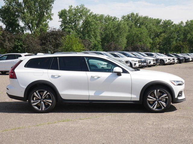 2026 Volvo V60 Cross Country Plus