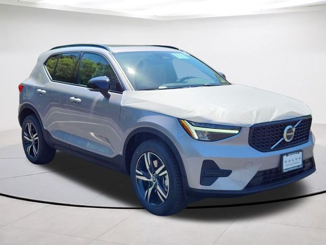 2026 Volvo XC40 Core