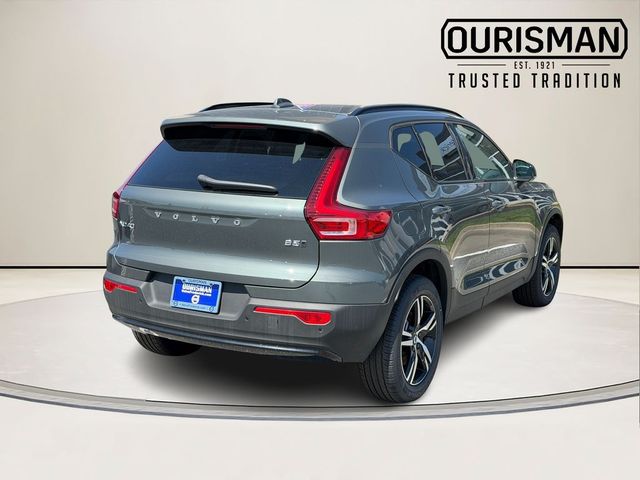 2026 Volvo XC40 Core Dark Theme