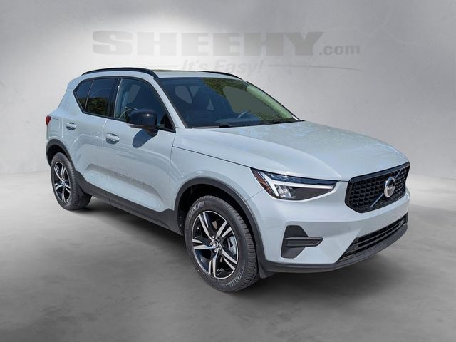 2026 Volvo XC40 Core