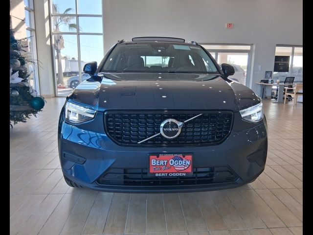 2026 Volvo XC40 Core