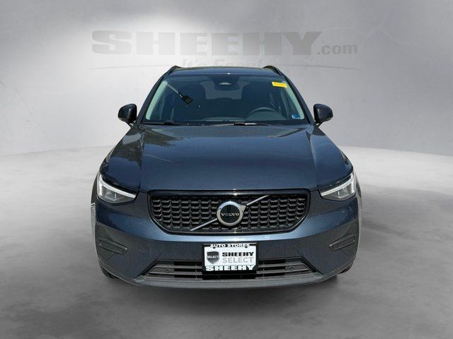 2026 Volvo XC40 Core