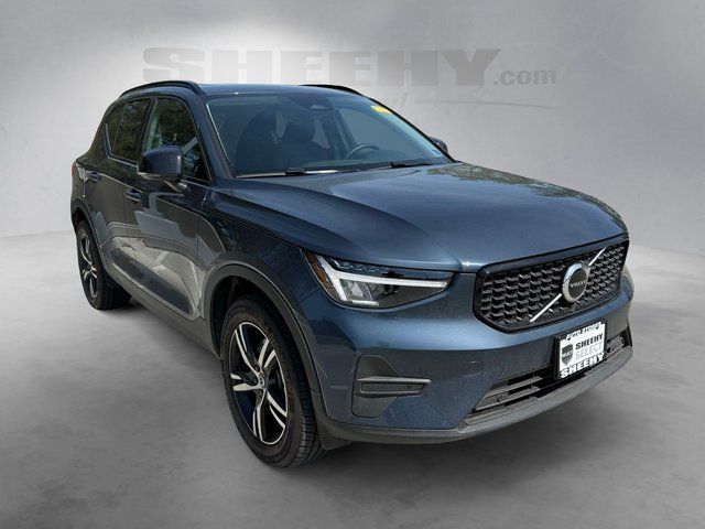 2026 Volvo XC40 Core