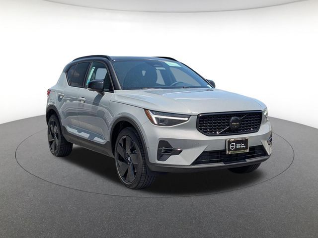2026 Volvo XC40 Ultra Black Edition
