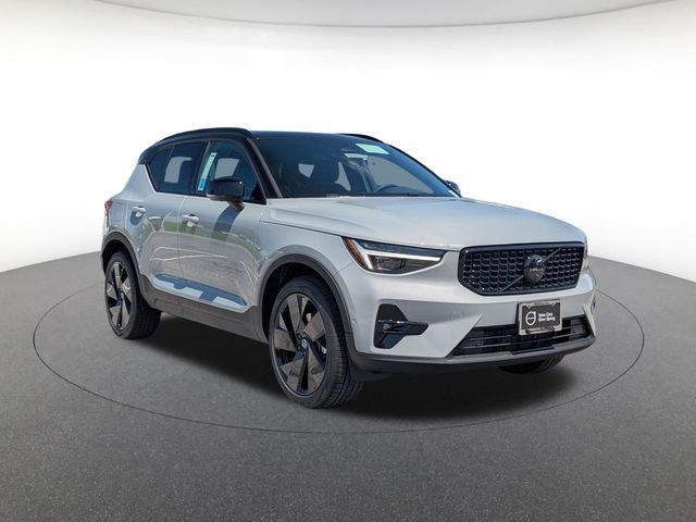 2026 Volvo XC40 Ultra Black Edition