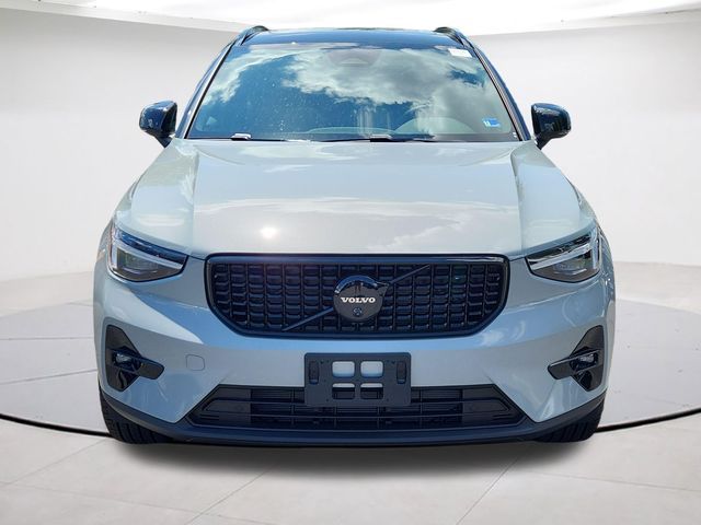 2026 Volvo XC40 Ultra Black Edition