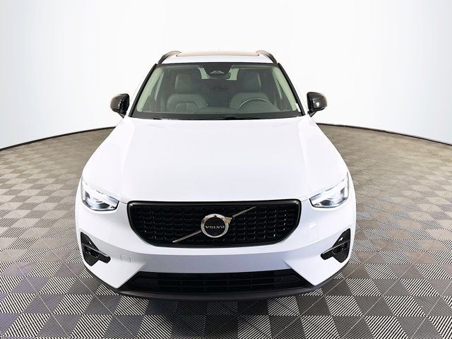 2026 Volvo XC40 Plus