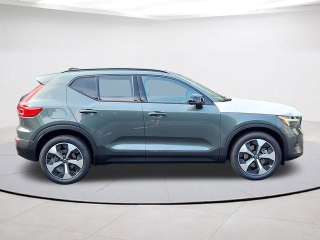 2026 Volvo XC40 Plus