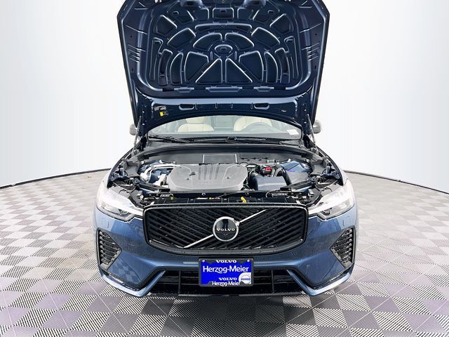 2026 Volvo XC60 Plus