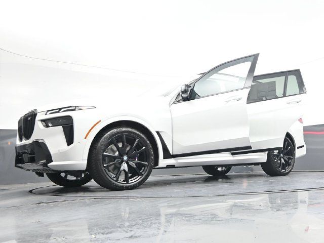 2027 BMW X7 M60i