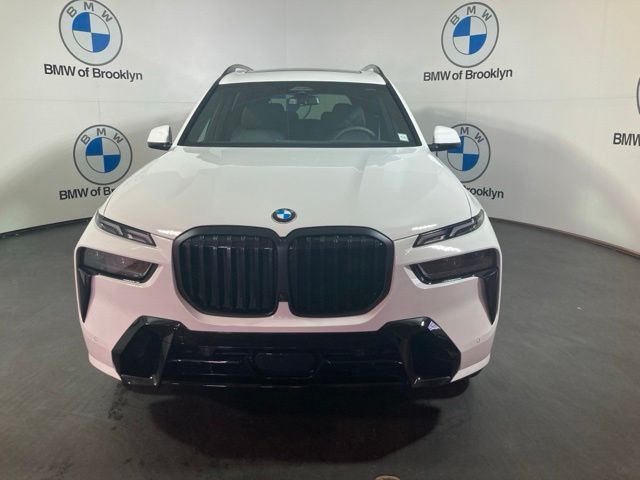 2027 BMW X7 M60i