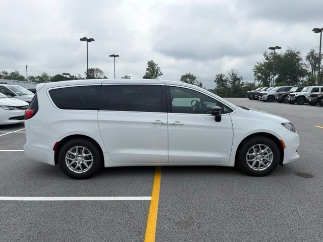 2027 Chrysler Pacifica LX