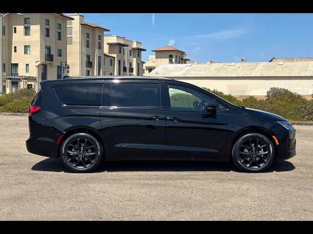 2027 Chrysler Pacifica Limited