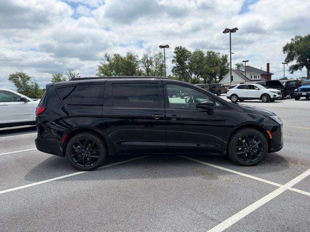2027 Chrysler Pacifica Limited